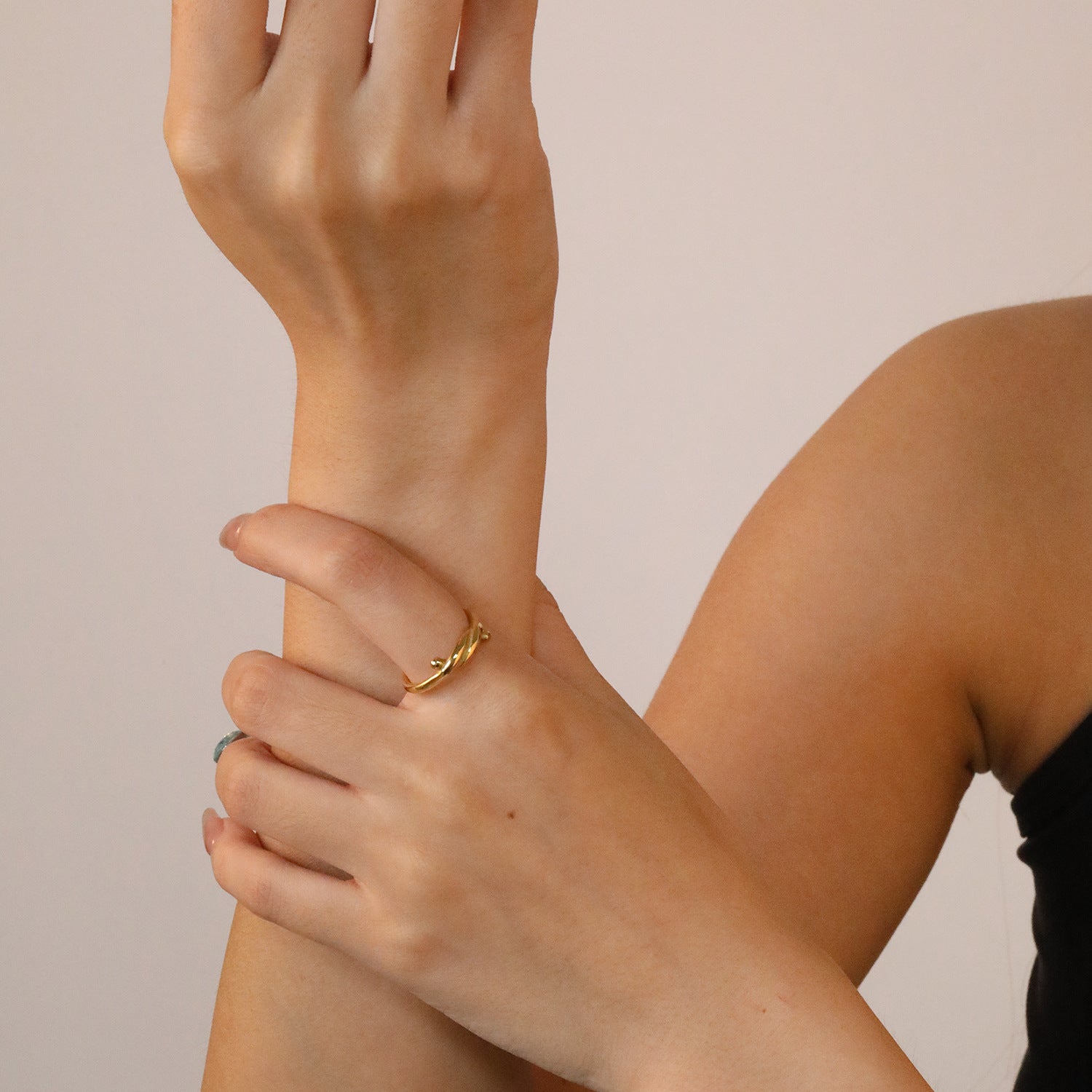Damen Kunstvoll gestalteter Ring mit modernem Design Shop Nory