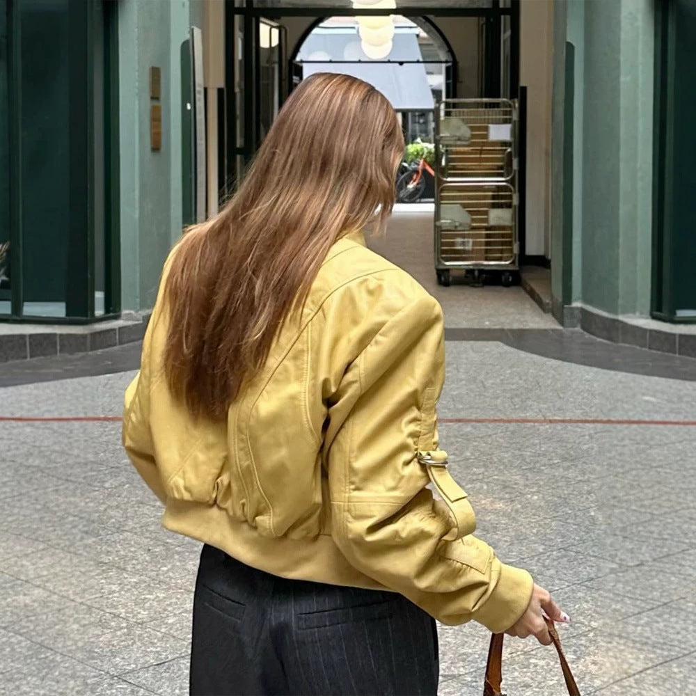 Damen Kurz‑Bomberjacke im Boxy‑Cut mit markanten Nahtdetails, Reißverschlusstaschen und gerippten Bündchen Shop Nory