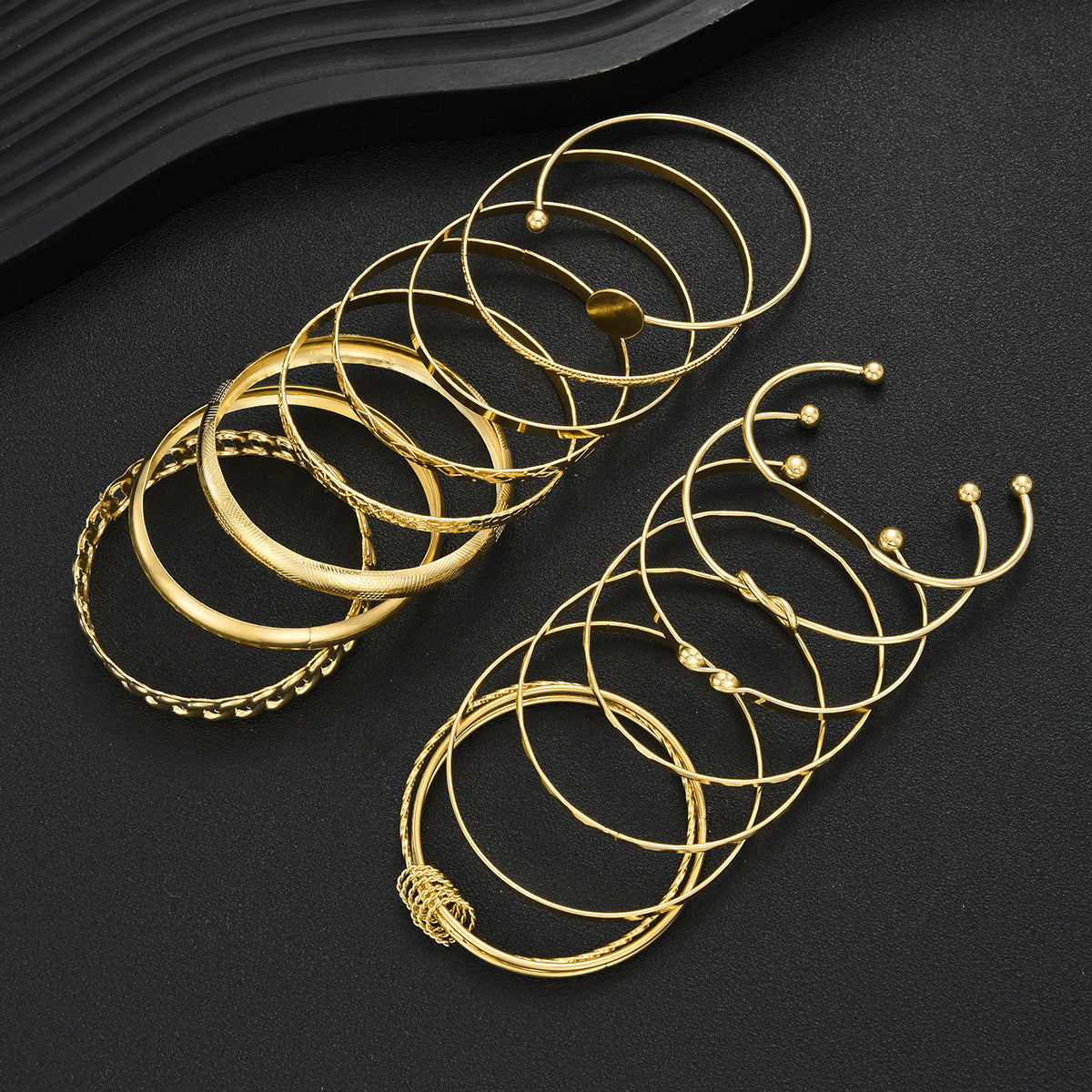 Damen Buntes Armreif-Set mit variierenden Stilen und eleganten Designs Shop Nory