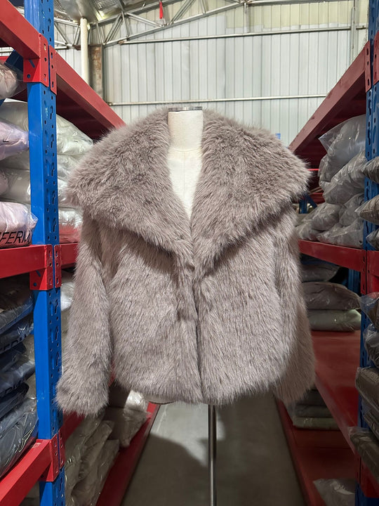 Damen Kurzbolero im Boxy-Cut aus veganem Shaggy-Kunstpelz mit XXL-Schalkragen Shop Nory