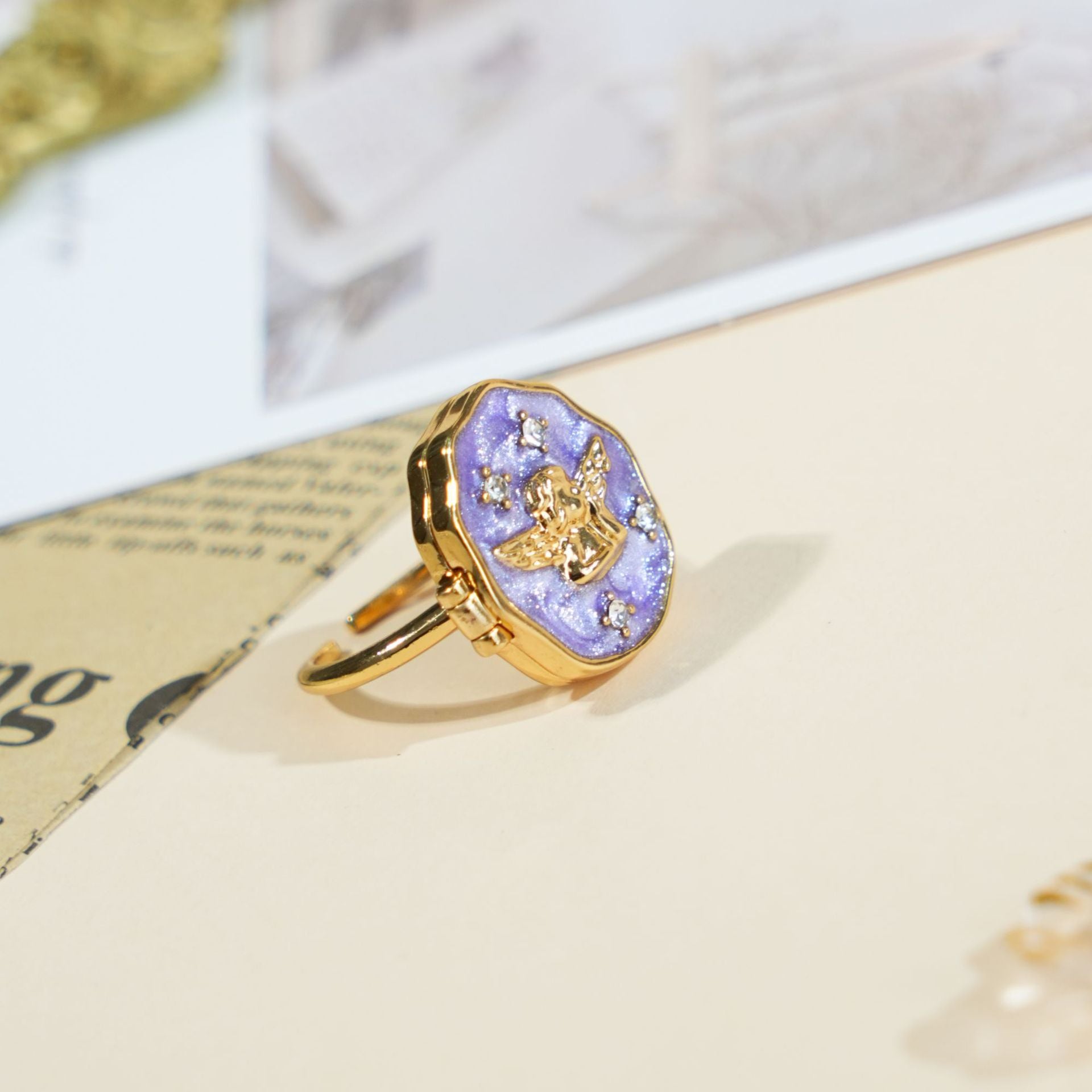 Damenring mit detailverliebtem Engel-Motiv Shop Nory
