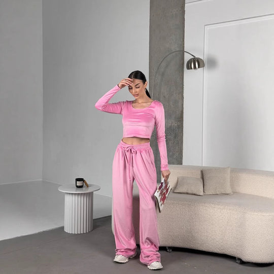 Damen samtiges bauchfreies Langarm-Crop-Top mit weitem Rundhalsausschnitt Shop Nory