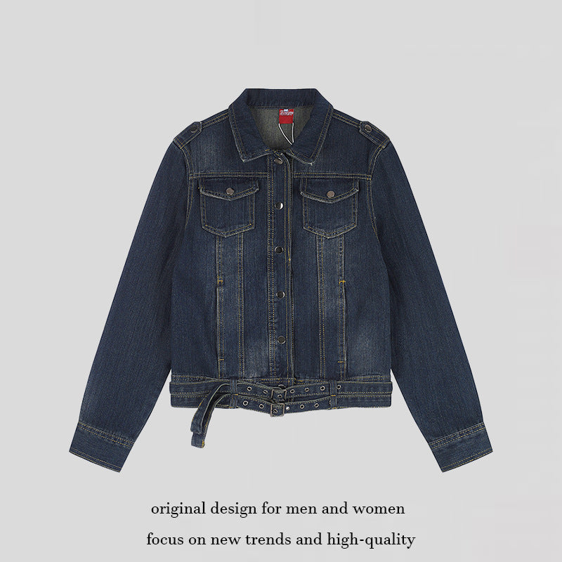 Damen kurze Denimjacke mit Taillengürtel, Druckknopf‑Front und aufgesetzten Brusttaschen Shop Nory