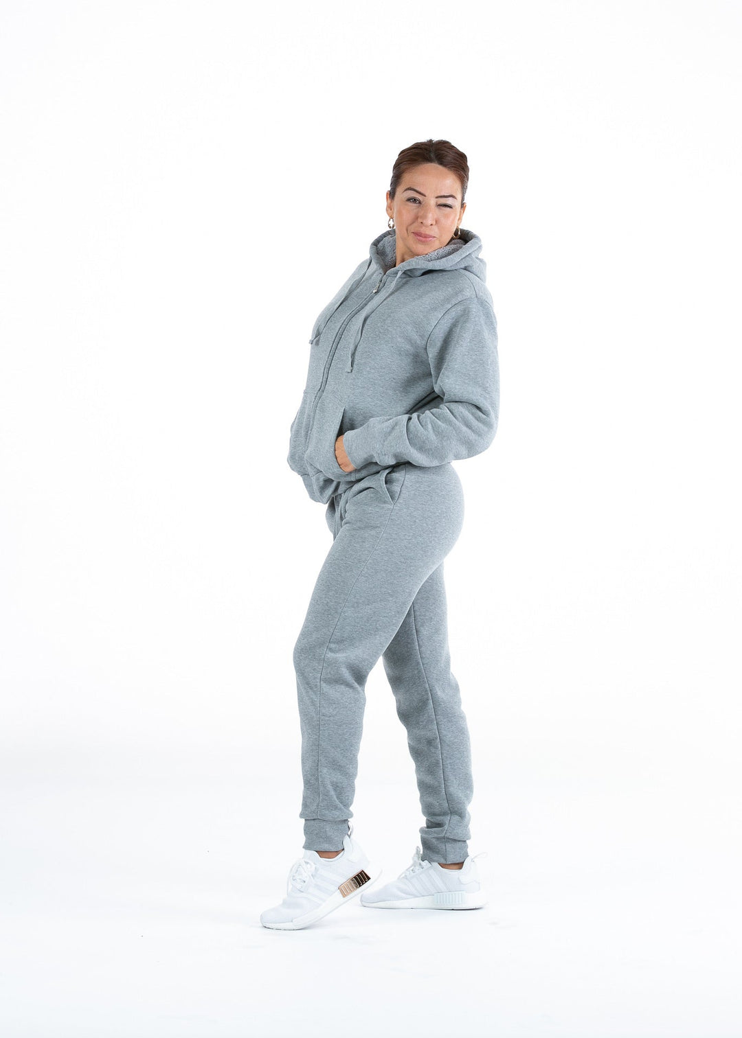 Damen Sportlicher Jogginganzug mit praktischer Kapuze Shopnory