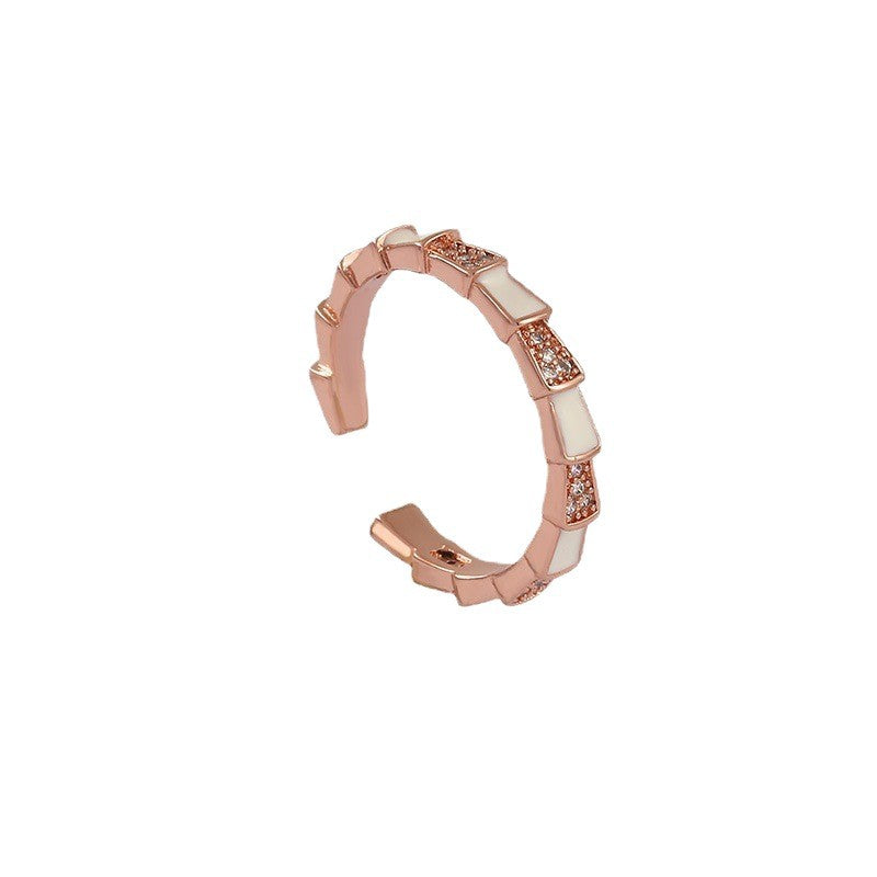 Damen Ring im künstlerischen Design mit funkelnden Akzenten Shop Nory