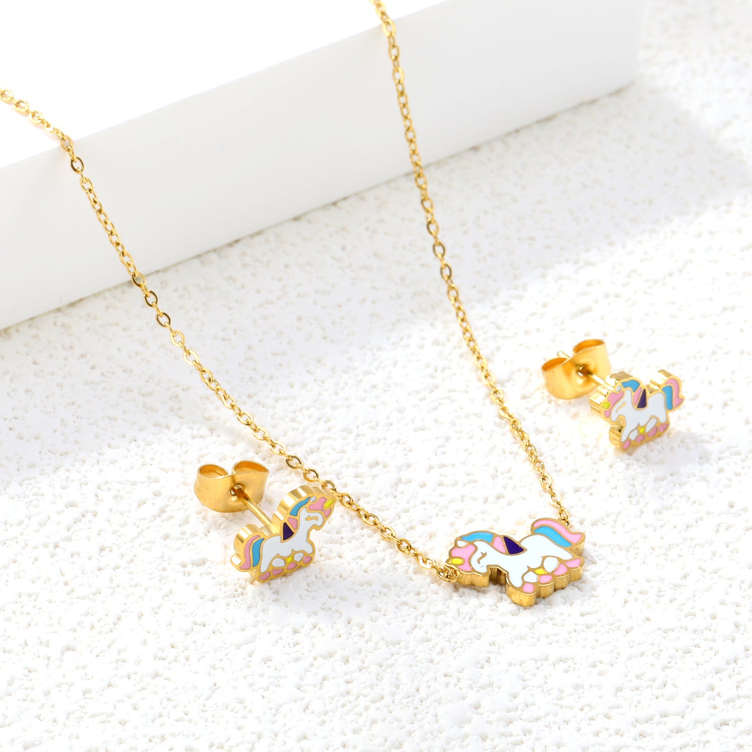 Damen Schmuckset mit niedlichen Einhorn-Anhängern aus hochwertigem Edelstahl Shop Nory