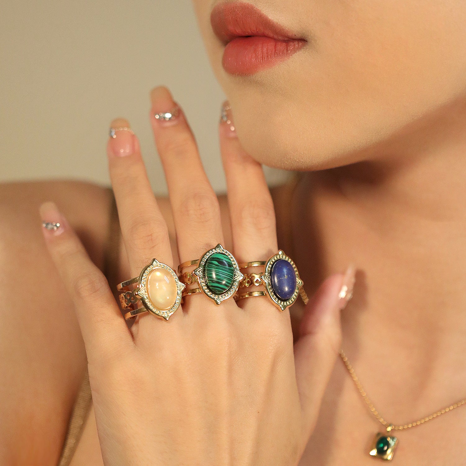 Damen offener Ring mit verstellbarem Design und elegantem Kunststoffstein Shop Nory
