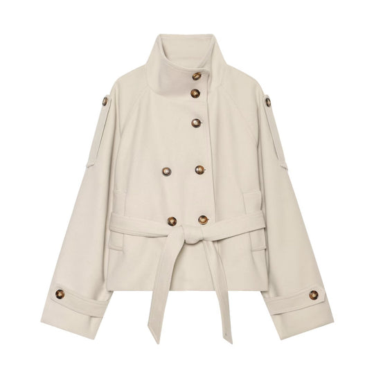 Damen Kurzjacke im Boxy-Cut mit hohem Stehkragen, Taillengürtel und Zierknopfleiste Shop Nory