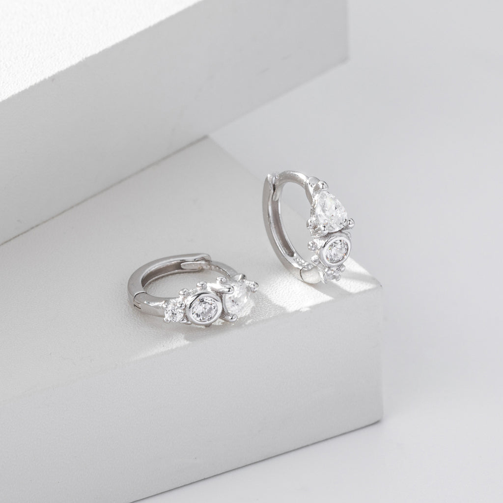 Damen Ohrstecker mit funkelnden Zirkon-Details aus 925 Sterling Silber Shop Nory