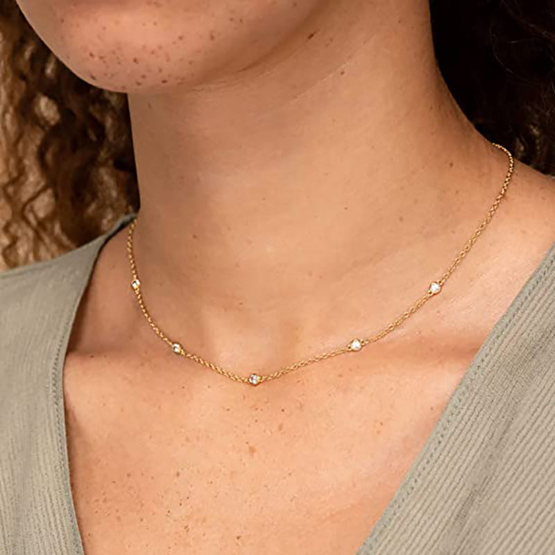 Damen Halskette mit funkelnden Zirkonia und filigranem Kettendesign Shop Nory