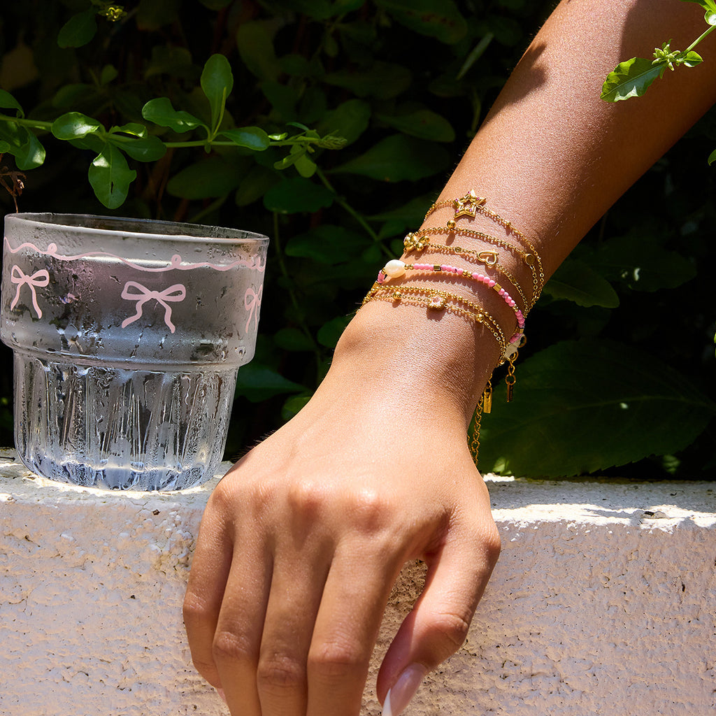 Damen Armband aus hypoallergenem Edelstahl mit bunten Perlen und Perlenelement Shop Nory