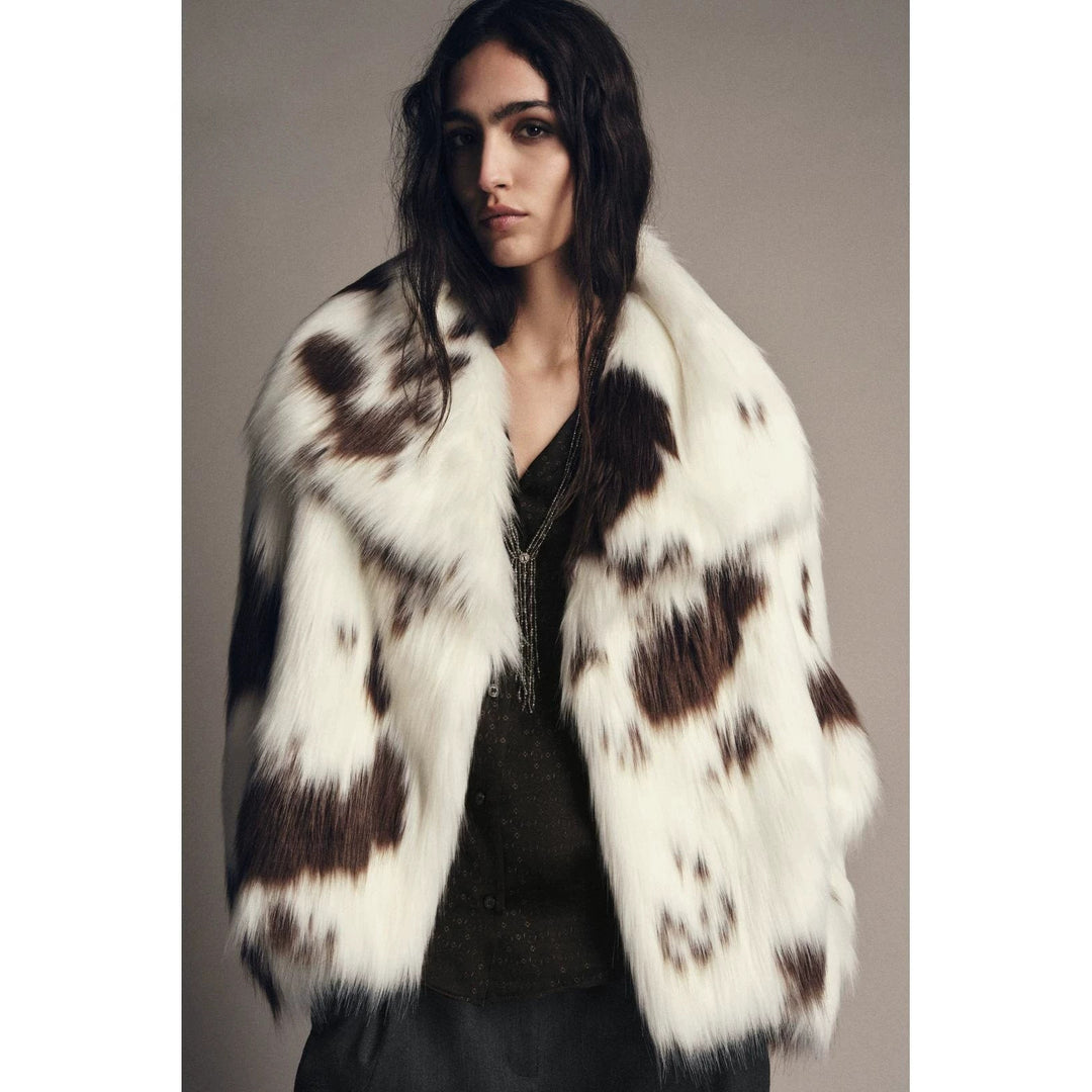 Damen Kurzmantel aus gepunktetem Hochflor-Faux-Fur mit voluminösem Schalkragen Shop Nory