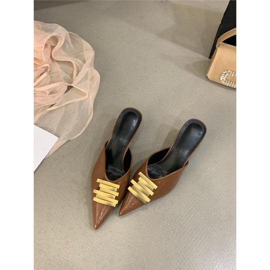 Damen Spitz zulaufende Mule-Pantoletten mit dekorativen goldenen Zierleisten Shop Nory