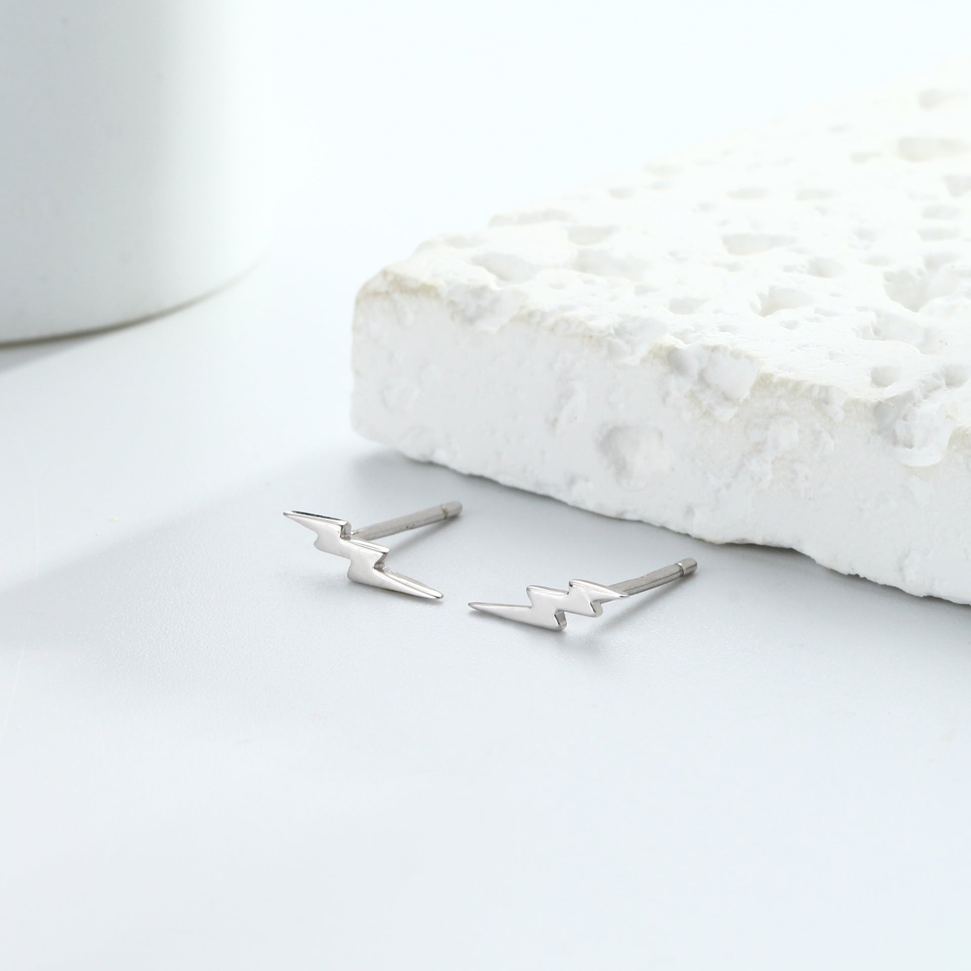 Damen Ohrstecker im trendigen Blitzdesign Shop Nory