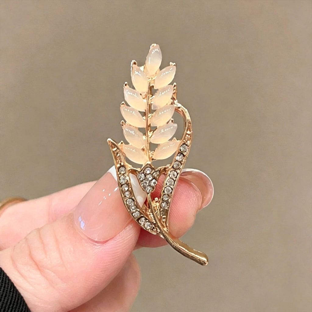 Filigrane Emaillierte Ahornblatt-Brosche mit Zirkonia