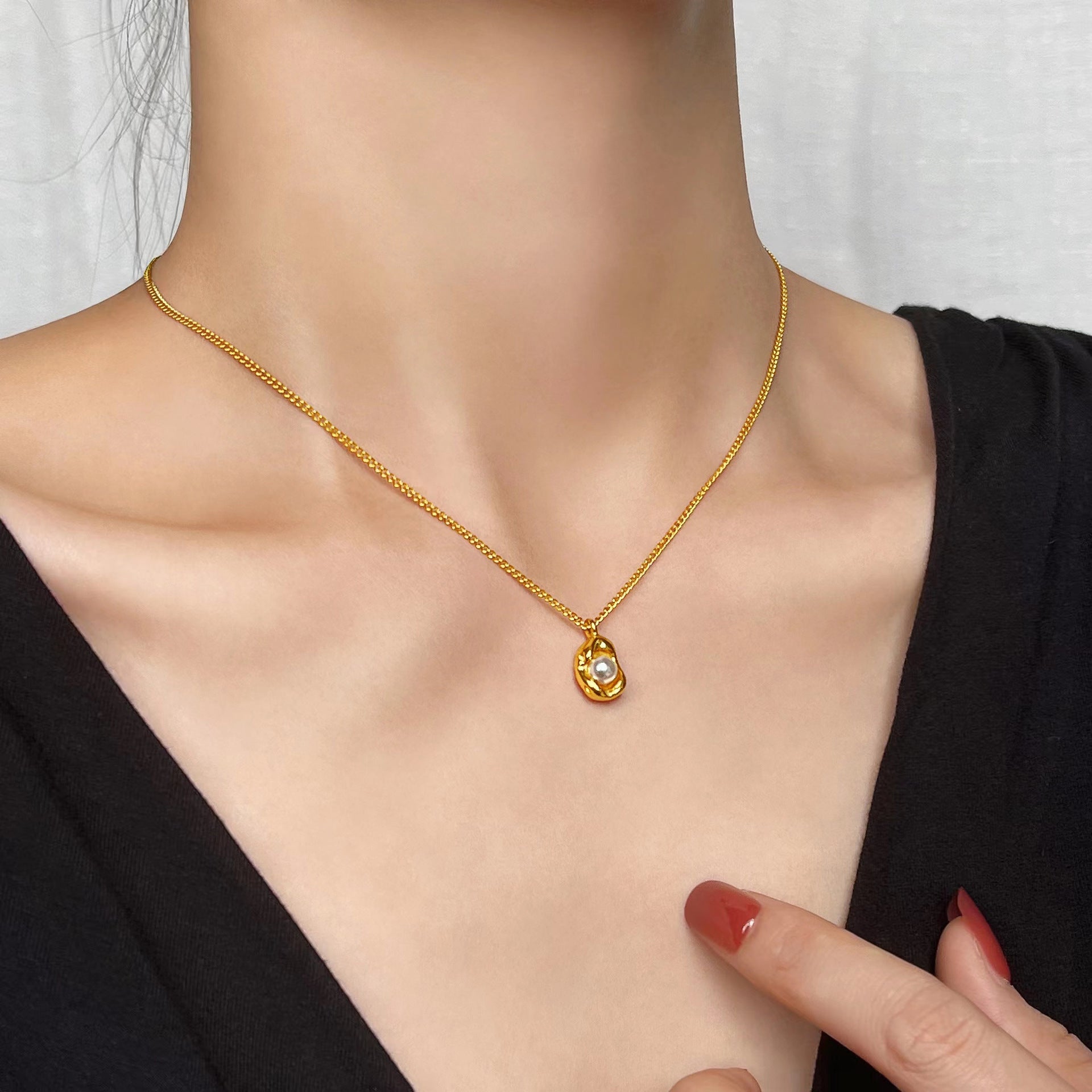 Damen elegante Halskette mit einzigartigem Anhänger aus Perlen und hochwertiger Vergoldung Shop Nory