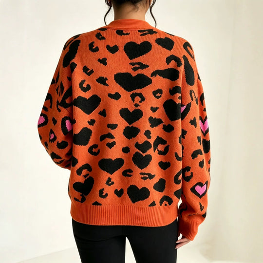 Damen Strickcardigan mit Herz‑Leopard-Jacquard, V‑Ausschnitt und großen Stoffknöpfen Shop Nory