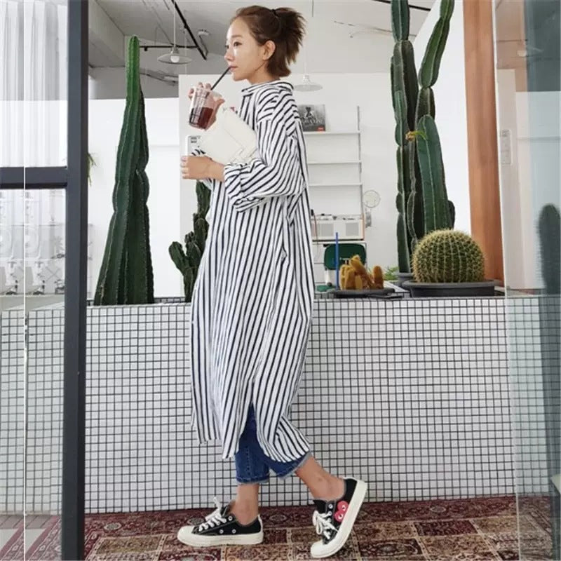 Damen Langes Gestreiftes Hemdmidaxi mit Stehkragen, Oversize‑Schnitt und tiefen Seitenschlitzen Shop Nory