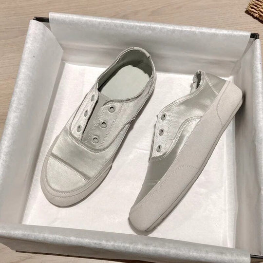 Damen Satin‑Slip‑On Sneaker mit gummierter Zehenkappe und elastischem Einstieg Shop Nory