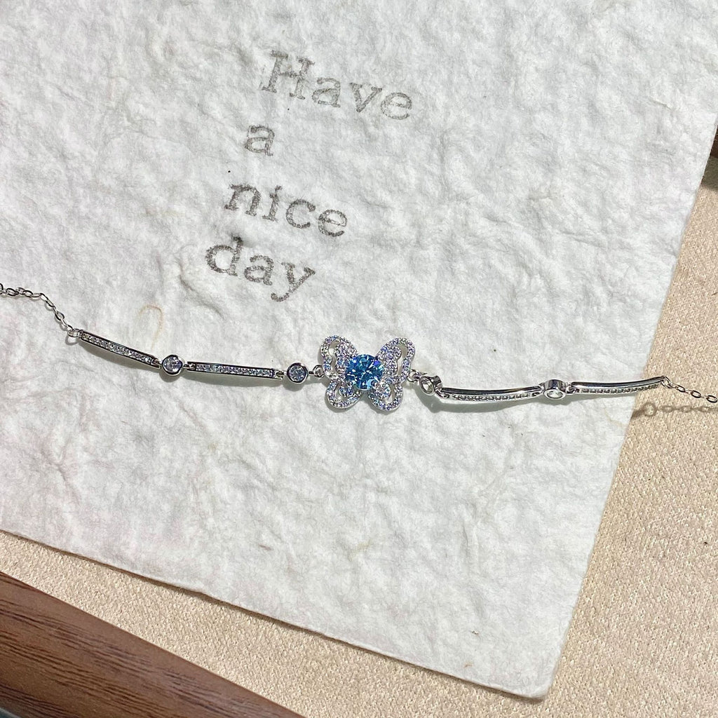 Damen filigranes Armband mit kunstvollem Schmetterlingsanhänger Shop Nory