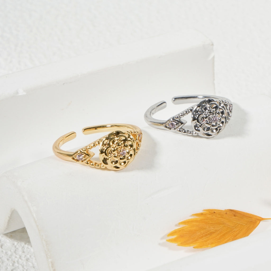 Damenring mit floralem Design und funkelndem Strass Shop Nory