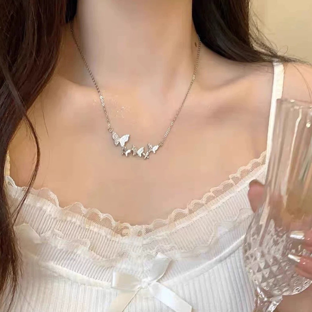 Damen Halskette mit elegantem Schmetterlingsdesign und funkelnden Zirkonia Shop Nory