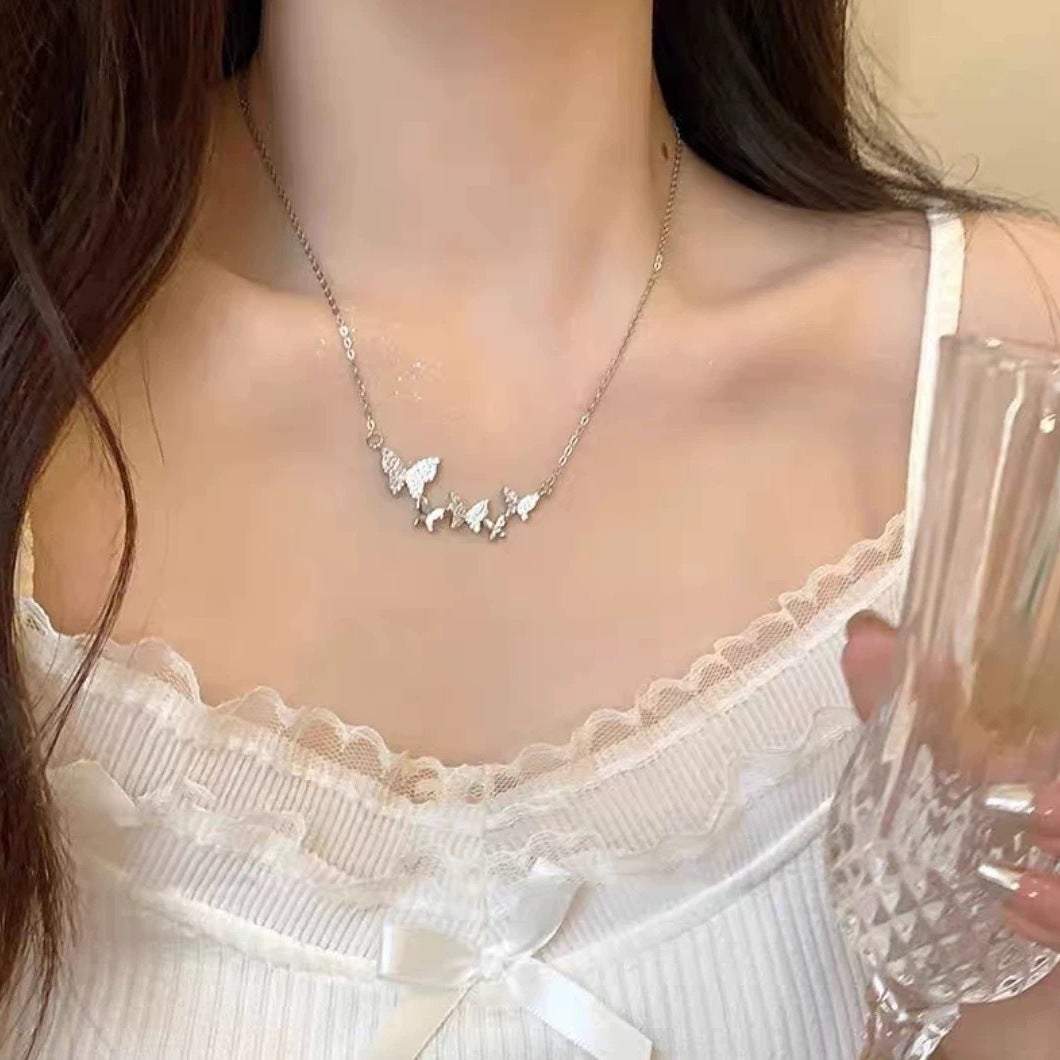Damen Halskette mit elegantem Schmetterlingsdesign und funkelnden Zirkonia Shop Nory