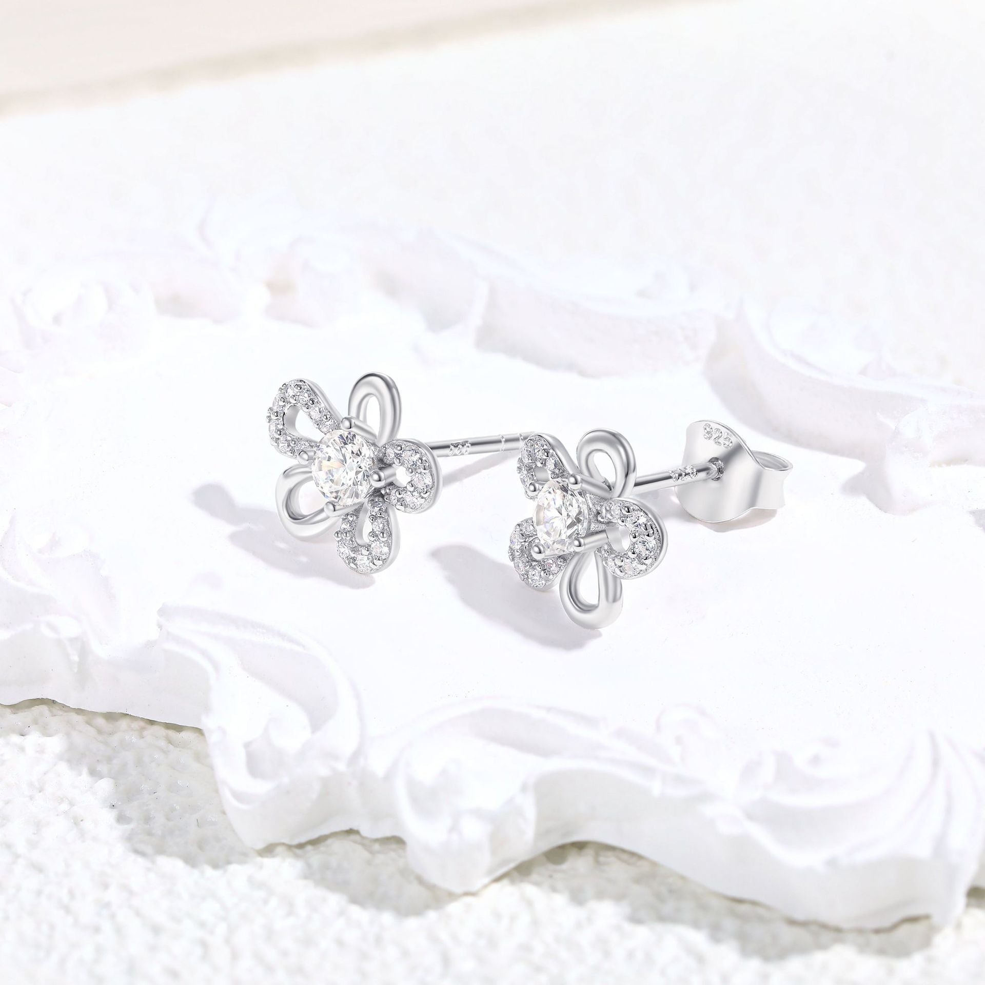 Damen Ohrringe in Blumenform mit Zirkonia-Besatz Shop Nory