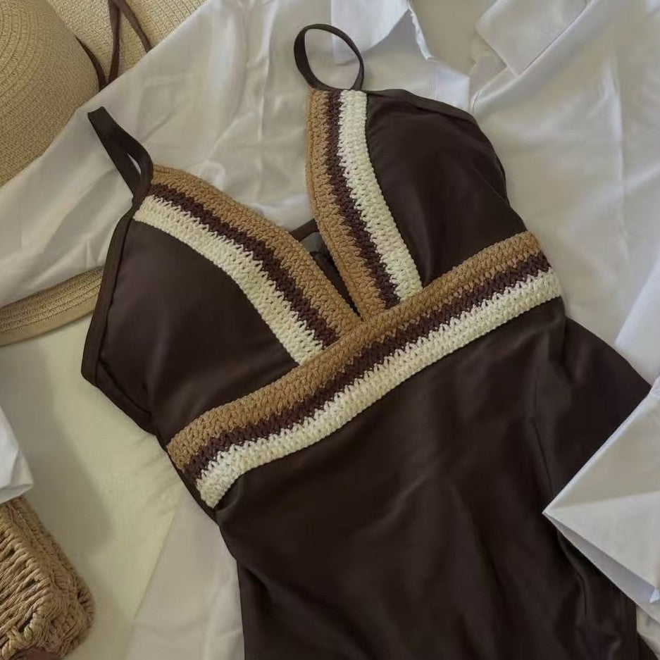 Damen Eleganter Einteiler-Badeanzug mit raffinierten Farbdetails