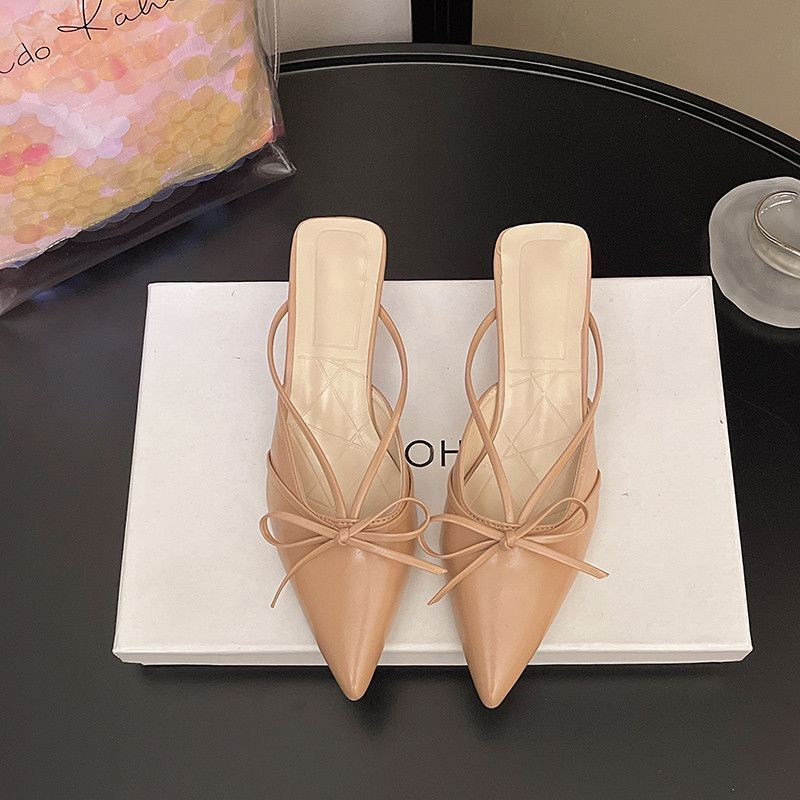 Damen Spitz zulaufende Mules mit feinen Slingback‑Riemchen und Zierschleife Shop Nory