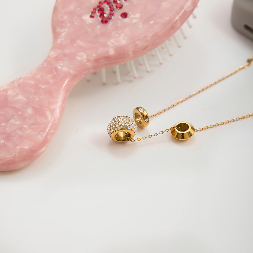 Damen Halskette mit funkelndem Zirkonia-Anhänger und wasserdichtem Design Shop Nory