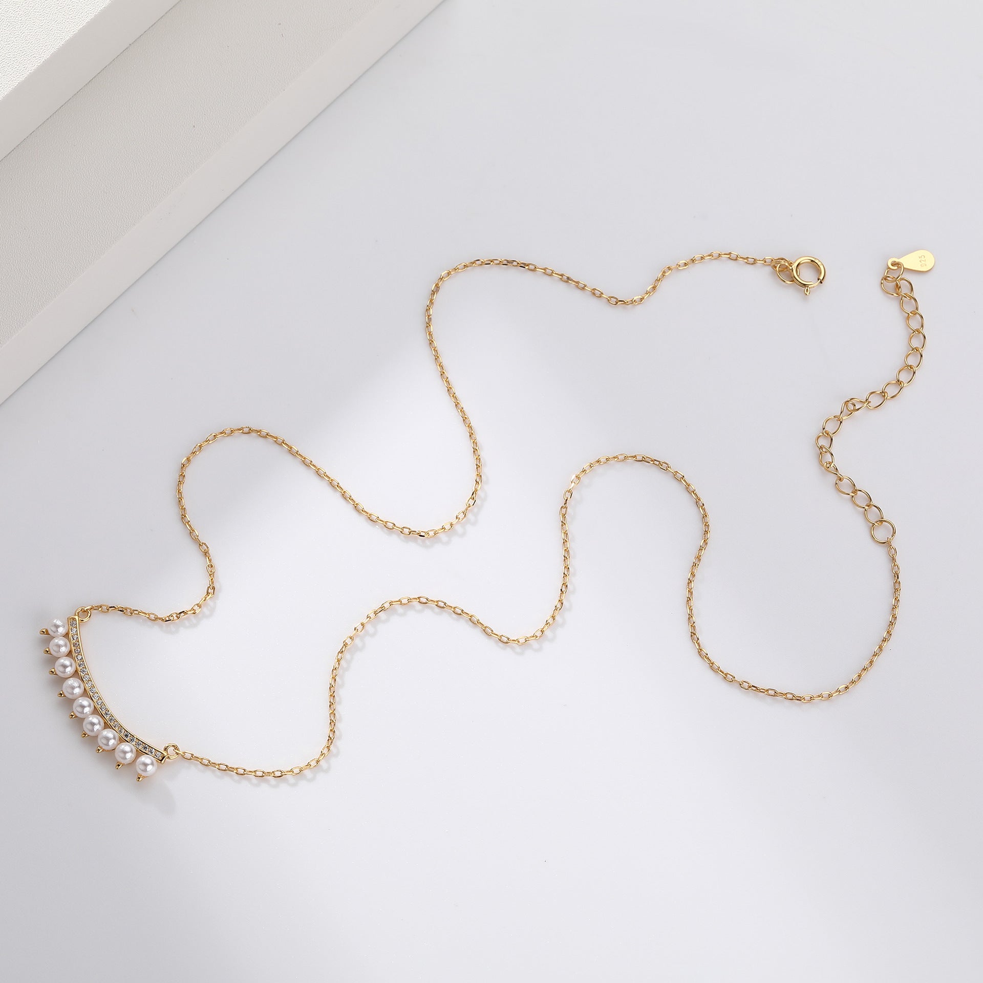 Damen Halskette mit feinem Zirkonschmuck und Perlenakzenten Shop Nory