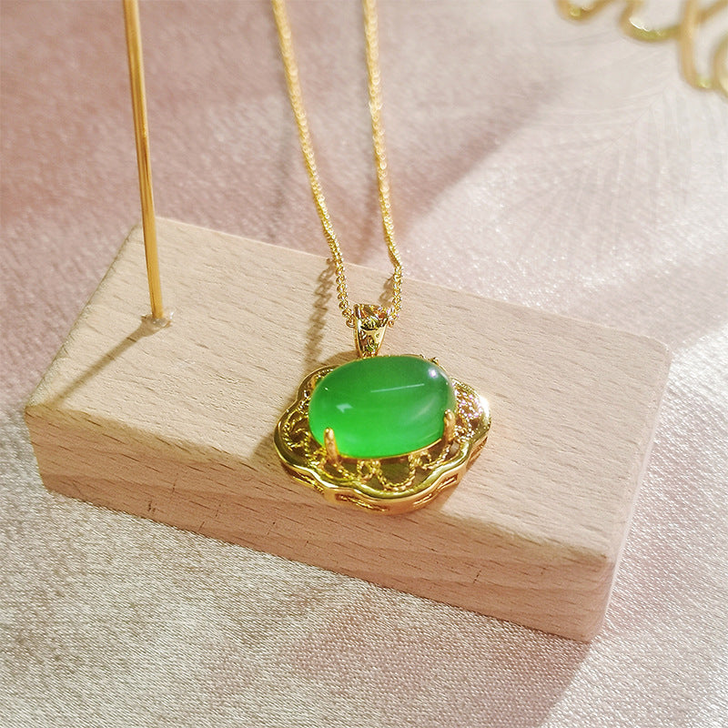 Damen Halskette mit feinem Edelsteinanhänger in goldener Fassung Shop Nory