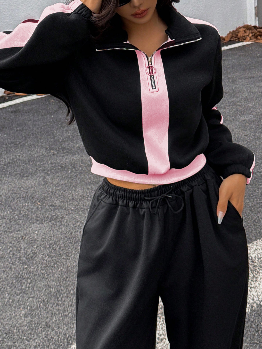 Damen kurzes Sweatshirt mit Halbreißverschluss und elastischer Bund Jogginghose Set Shop Nory
