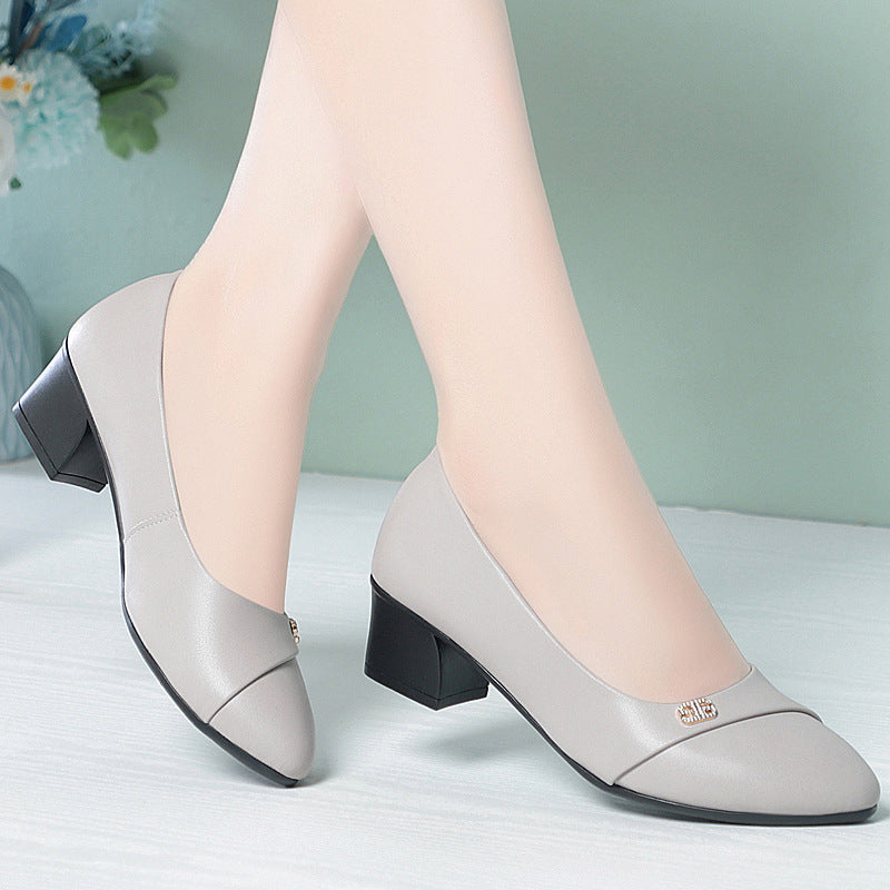 Damen elegante Pumps mit komfortablem Blockabsatz und modischem Schmuckdetail