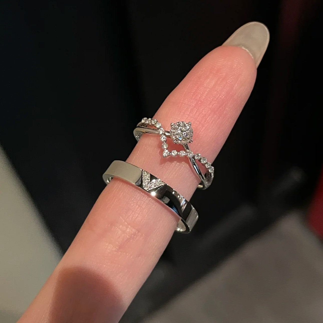 Damen Zarter Ring mit funkelndem Zirkonia und eleganter Welle Shop Nory