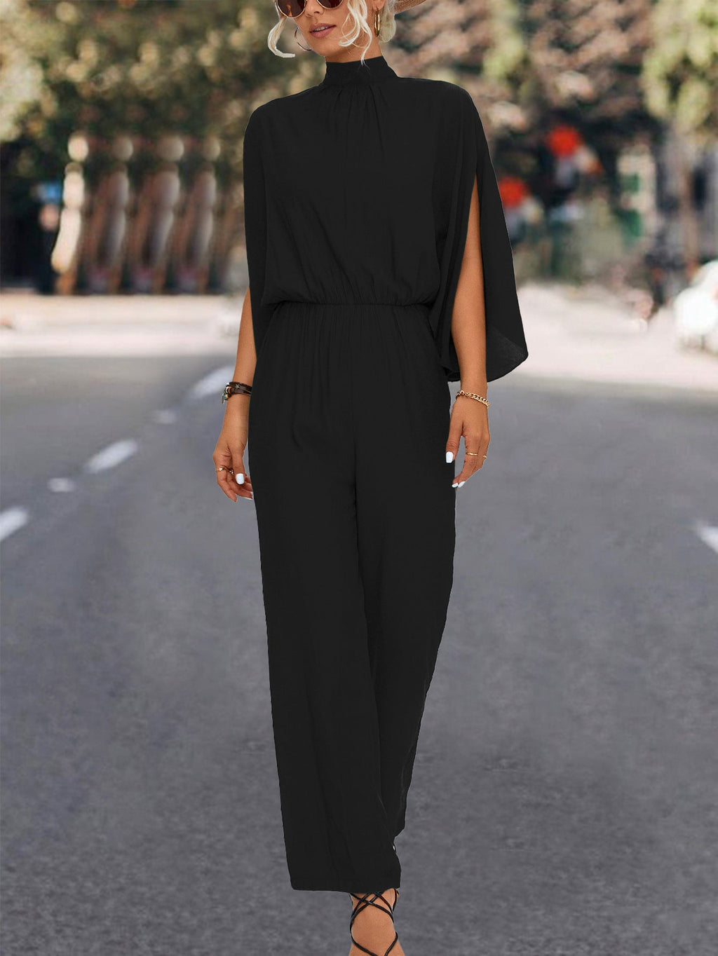 Damen Eleganter Jumpsuit mit fließendem Cape-Design und hochgeschlossenem Ausschnitt