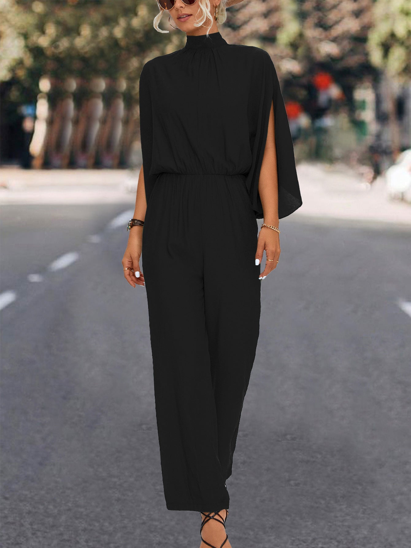 Damen Eleganter Jumpsuit mit fließendem Cape-Design und hochgeschlossenem Ausschnitt