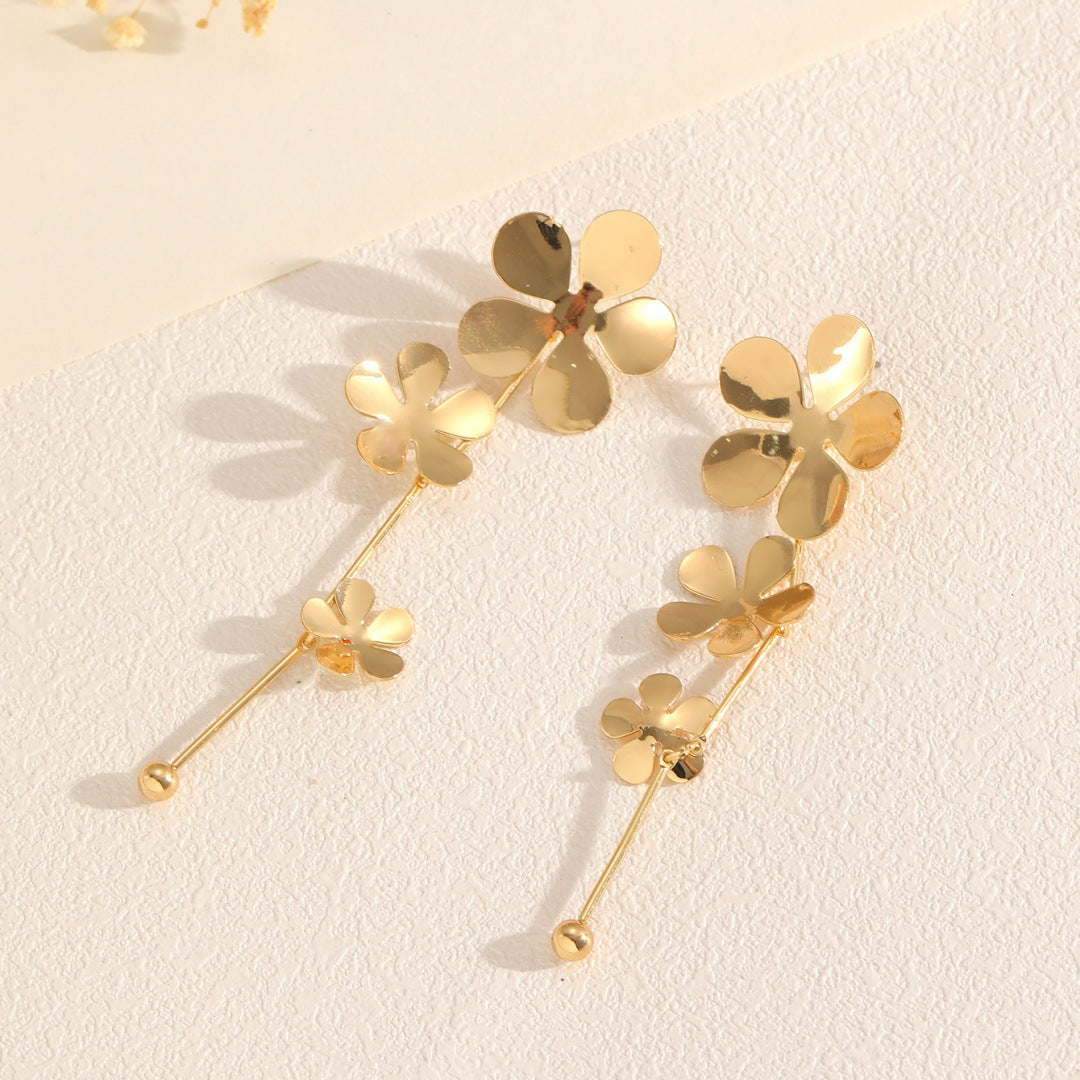Damen Ohrringe mit floralen Elementen und glänzendem Finish Shop Nory