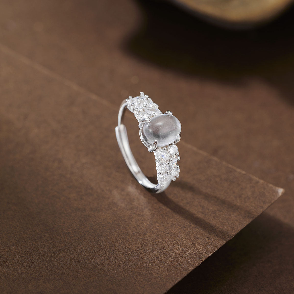 Damen Ring mit elegantem mondförmigem Edelstein und funkelnden Zirkonia-Verzierungen Shop Nory
