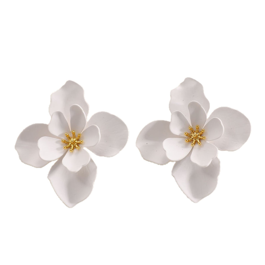 Damen Ohrringe im kunstvollen Blumenstil mit Perlenakzent Shop Nory
