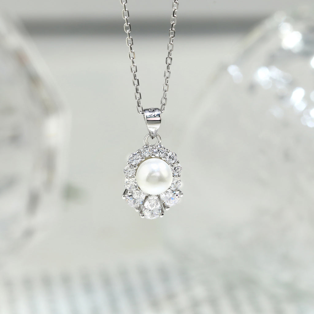 Damen Halskette mit elegantem Perlenanhänger und funkelndem Zirkonia-Besatz Shop Nory