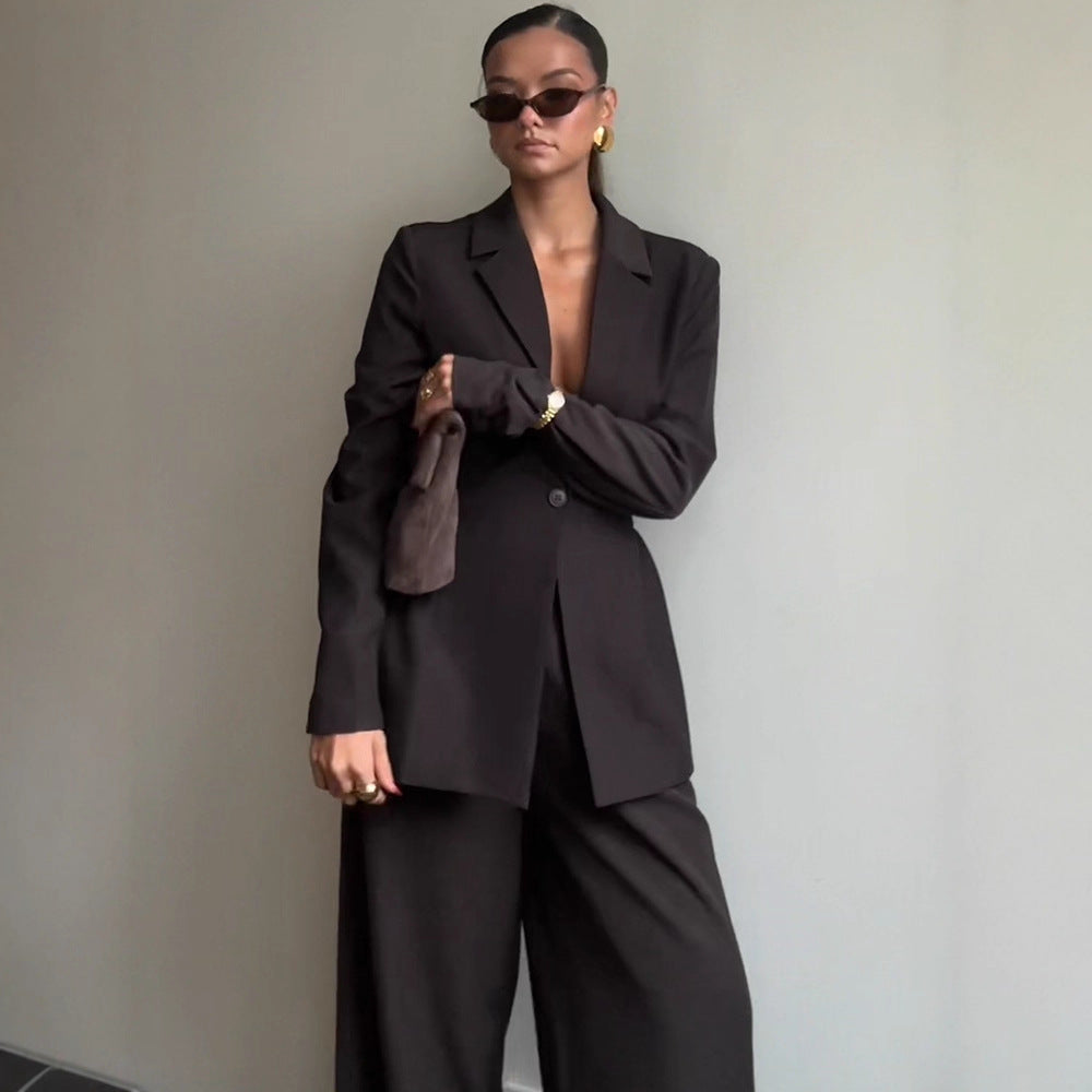 Damen Blazer mit tiefem V-Ausschnitt und eleganter Silhouette