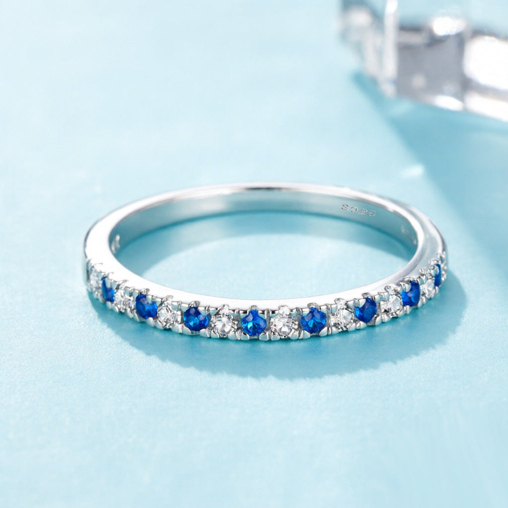 Damen hochwertiger Eternity-Ring mit leuchtenden blauen Zirkonia Shop Nory