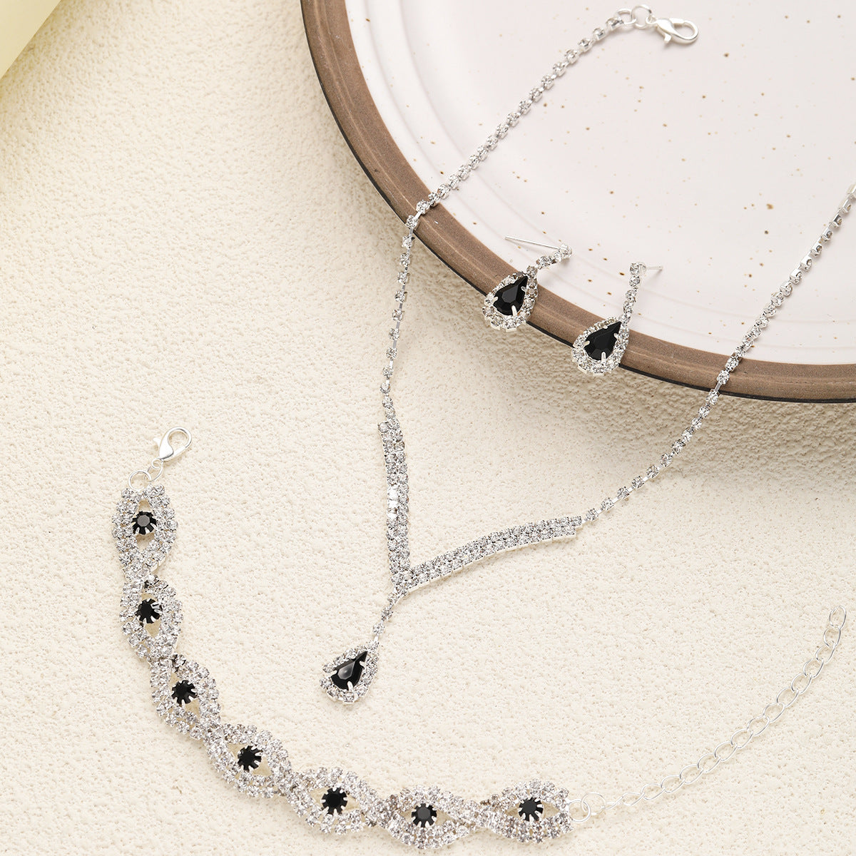 Damen Schmuckset mit stilvollem Anhänger und eleganten Ohrringen Shop Nory