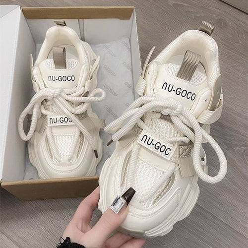 Damen Sportlich-luxuriöse Multi‑Layer City‑Sneaker mit robuster Plateau‑Sohle und verstellbarem Schnallenriemen Shop Nory