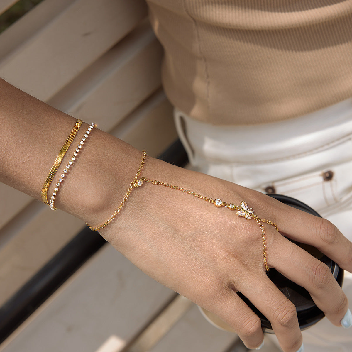 Damen Armband mit funkelndem Blumendesign aus hypoallergenem Edelstahl Shop Nory