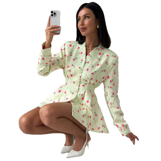 Damen Taillierter Blazer mit Schößchen, dekorativen Knöpfen und floralem Muster Shop Nory