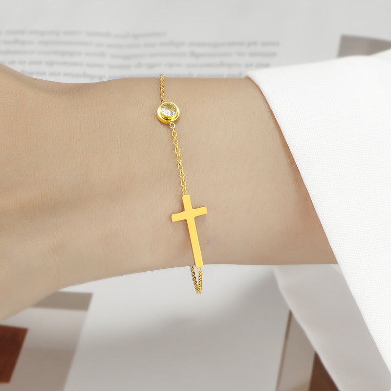 Damen Armband mit Kreuzanhänger und funkelndem Kristall Shop Nory