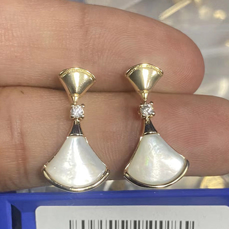 Damen Ohrringe mit kunstvollem Fächerdesign aus hochwertigem Material Shop Nory
